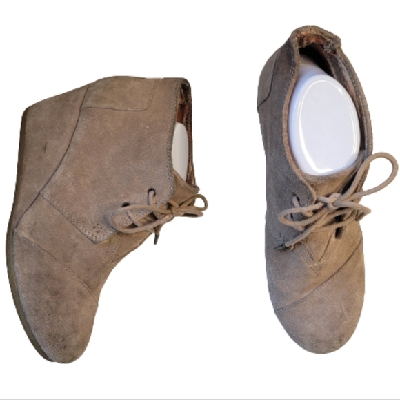 TOMS Taupe Desert Suede Wedge Ankle Boot - Picture 1 of 9